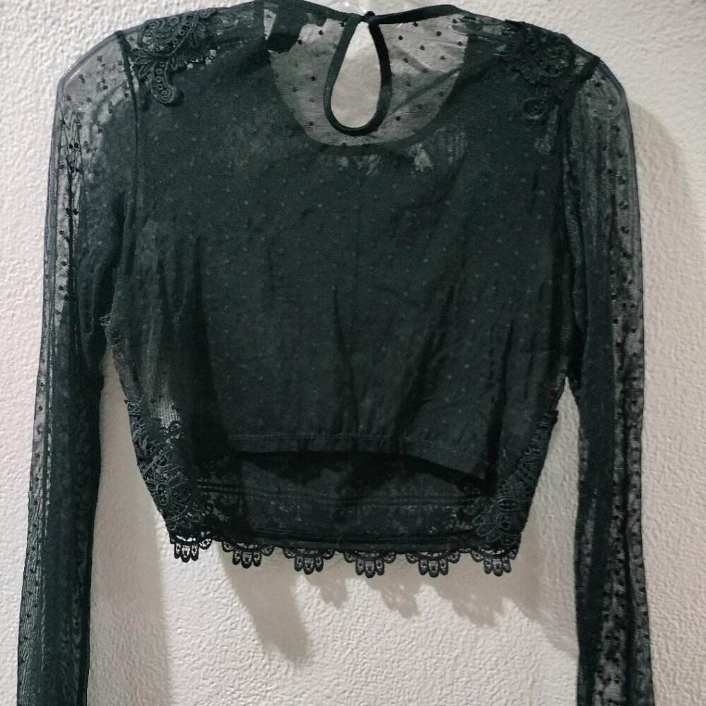FOREVER 21 -S- EMBROIDERY CROP TOP